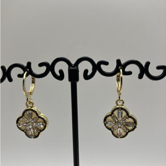 NWOT! 4 Leaf Clover Crystal Gold-Tone Dangle 1 1/8" Earrings! - Picture 6 of 8